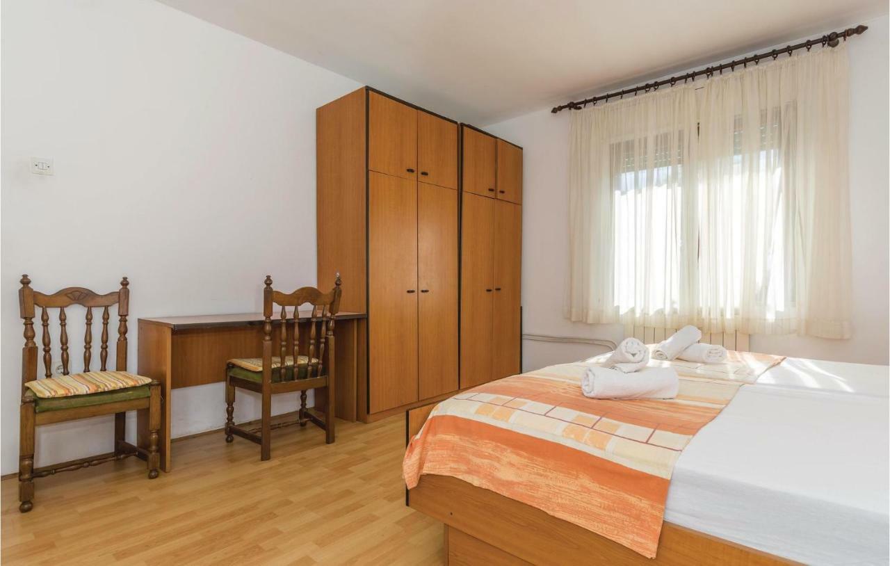Cozy In With Kitchen Apartment Pula